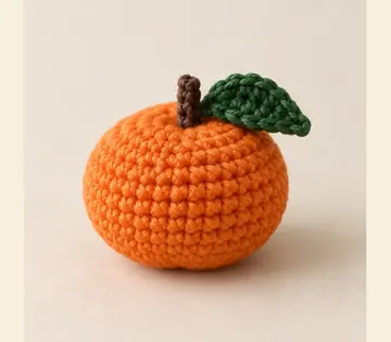 Mandarina con hoja a crochet, imagen ilustrativa